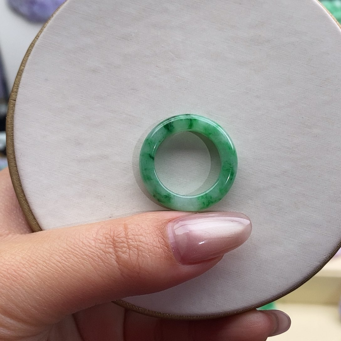 翡翠未镶嵌戒指戒指