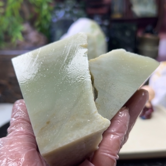 样***红和田玉（黄玉）未镶嵌颈饰