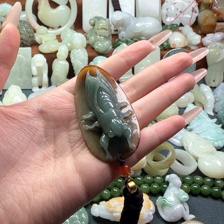 翡翠颈饰未镶嵌德**裕