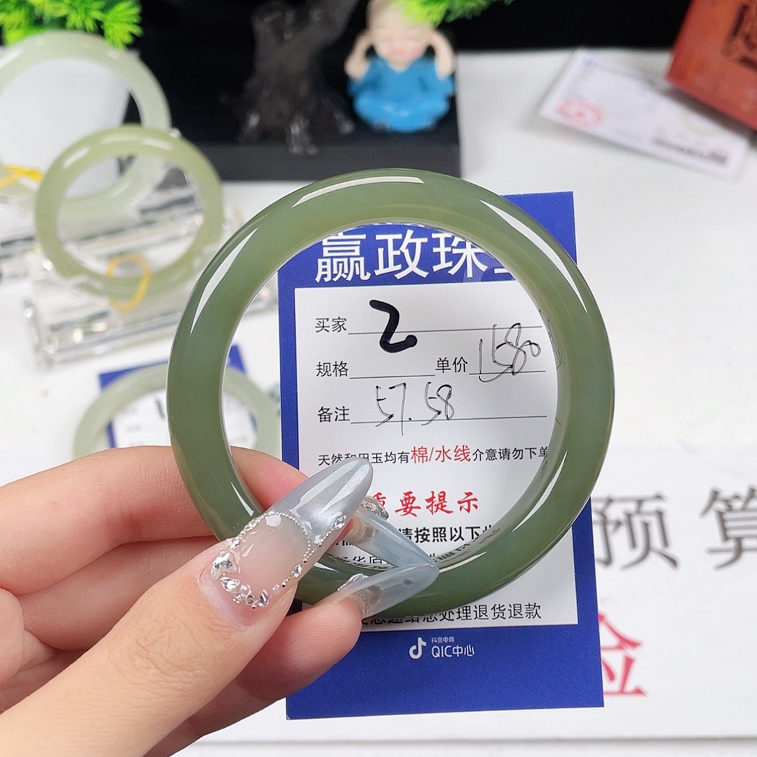 和田玉未镶嵌手镯