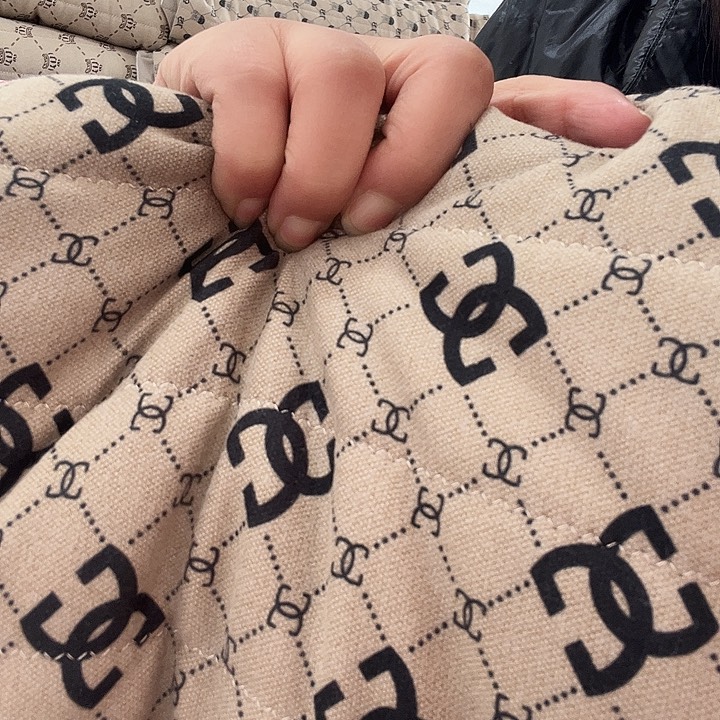 小***高无纺布布料。           