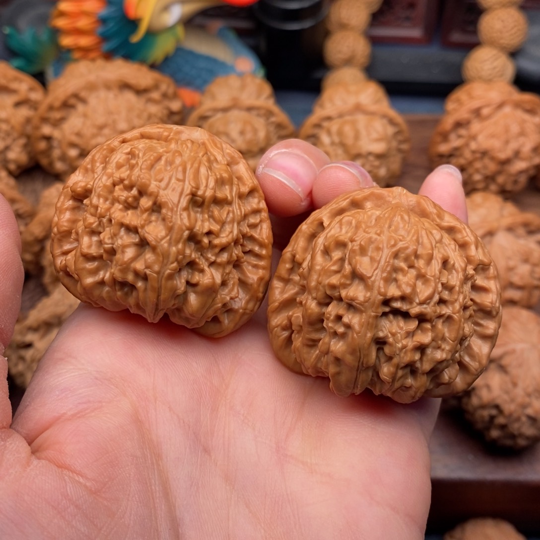 文玩核桃把件41全品，老树原桩三角白