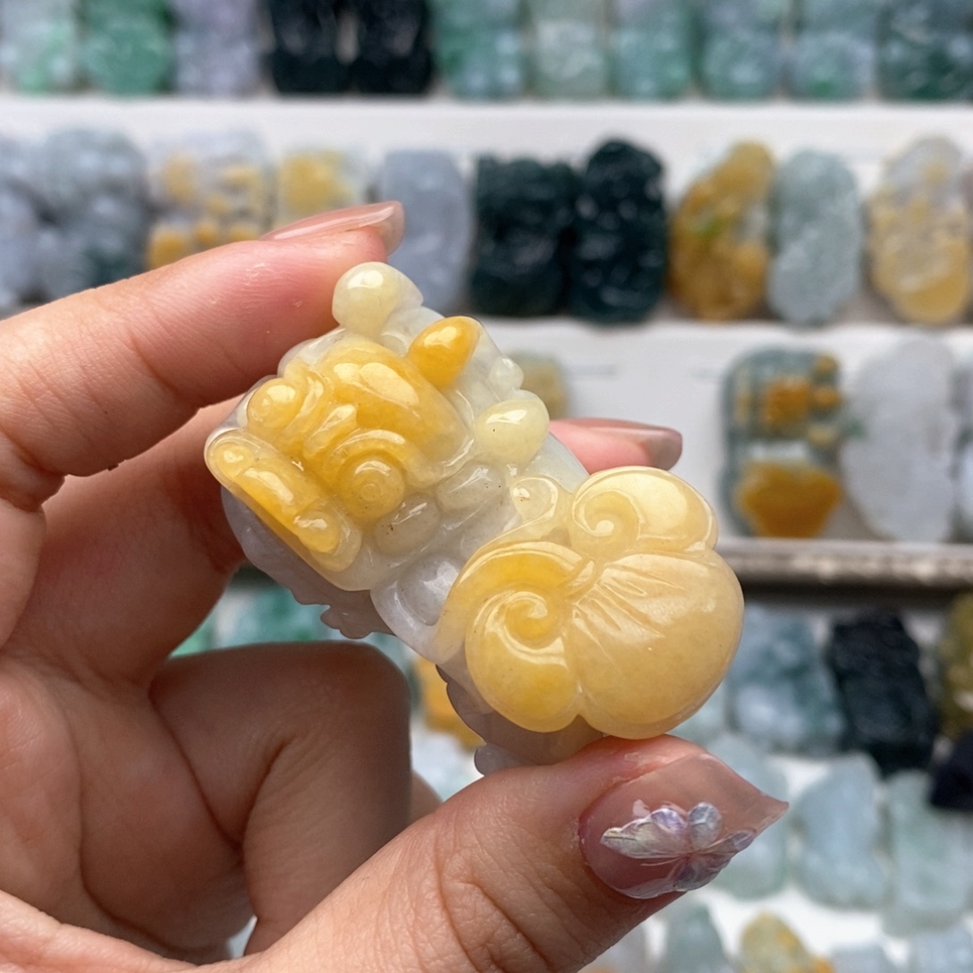 翡翠吊坠(赠链)未镶嵌