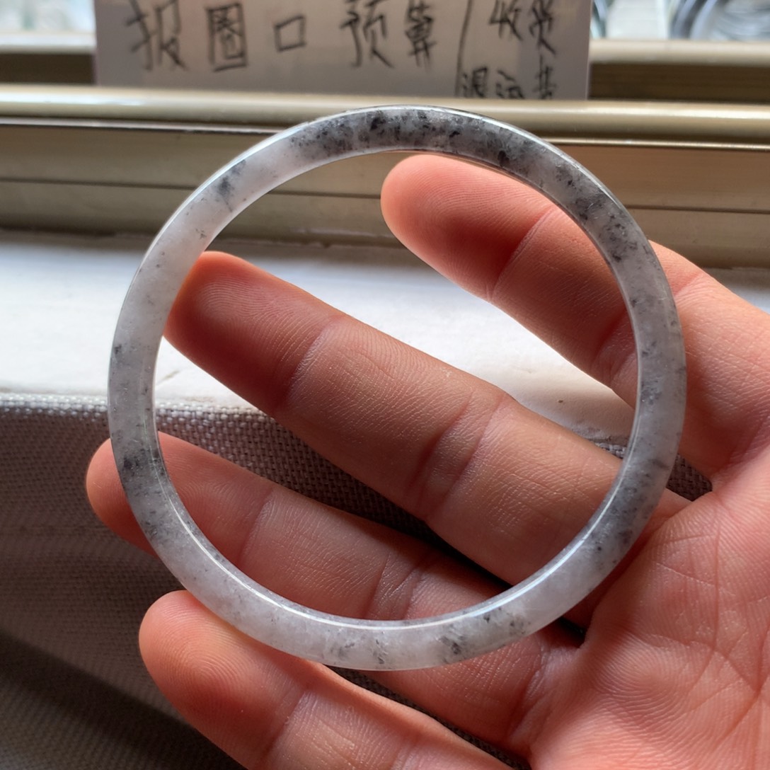 翡翠手镯未镶嵌手镯