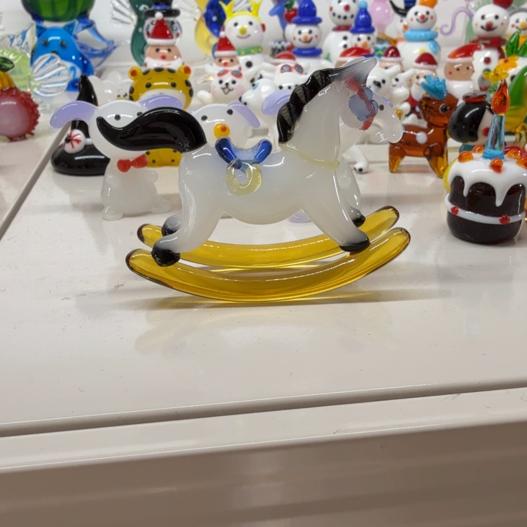 手工艺品琉璃摇摇马
