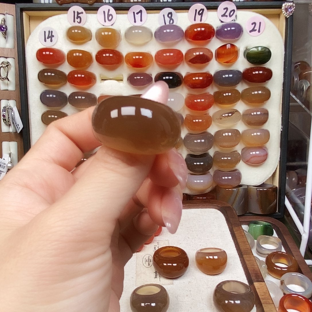 嘉***吖玛瑙/玉髓未镶嵌戒指