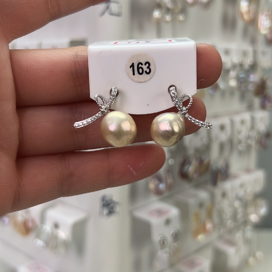 非金属巴洛克花瓣耳饰 