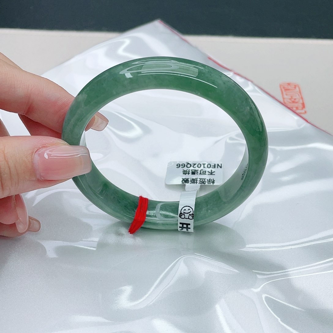 翡翠手镯未镶嵌正58.6