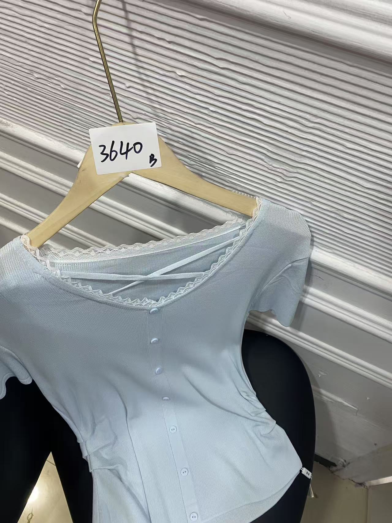 BIAORAN/标冉2025春季新款休闲百搭蕾丝边褶皱显瘦针织上衣3640