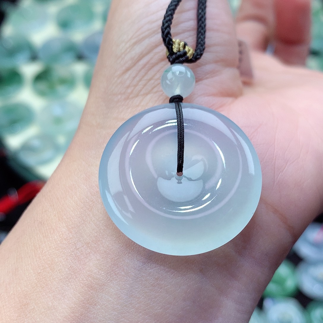 翡翠颈饰未镶嵌编号127。尺寸28.4-5.6