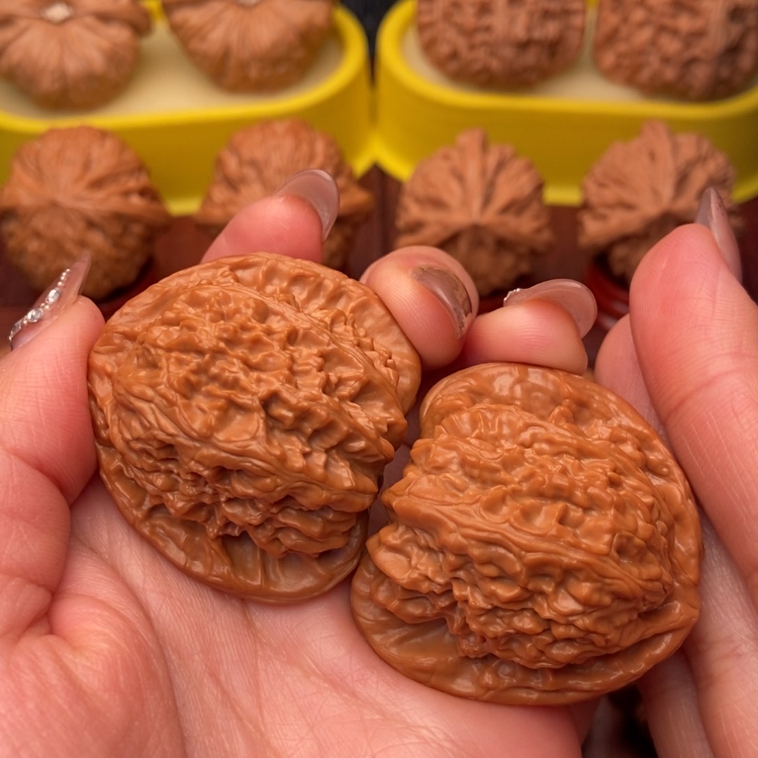 把件文玩核桃41三角白“大漏 不议价”