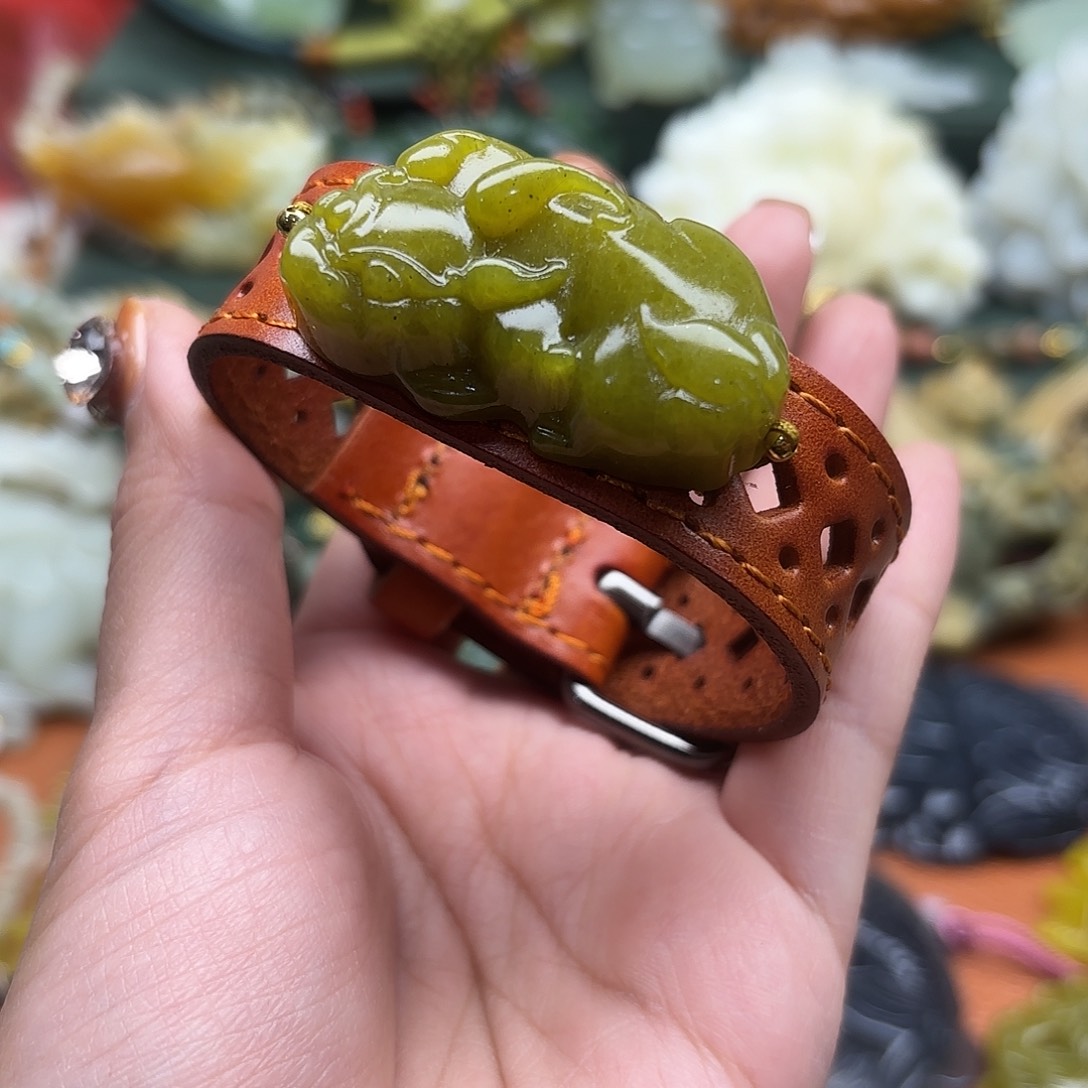 蛇纹石玉未镶嵌吊坠