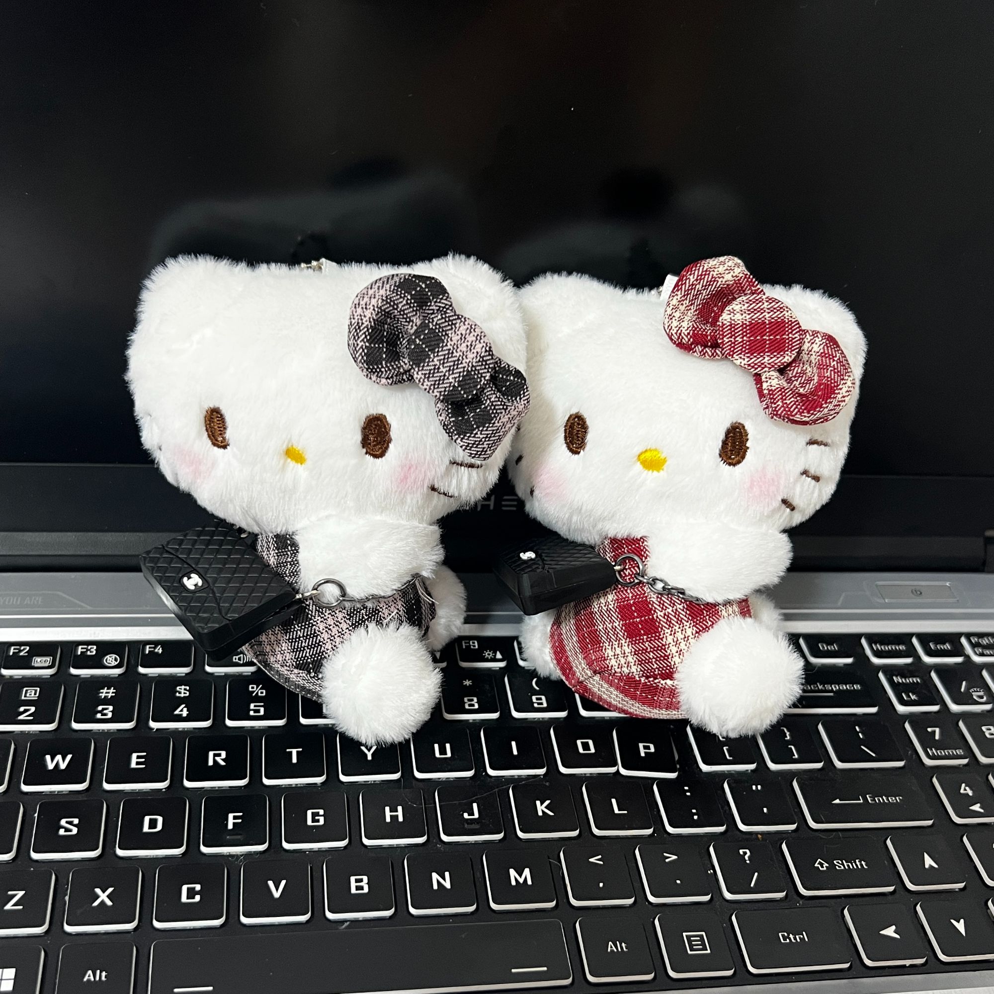 [直播间专属链接] 可爱卡通毛绒包挂  diy挂件钥匙扣  （平替好物）