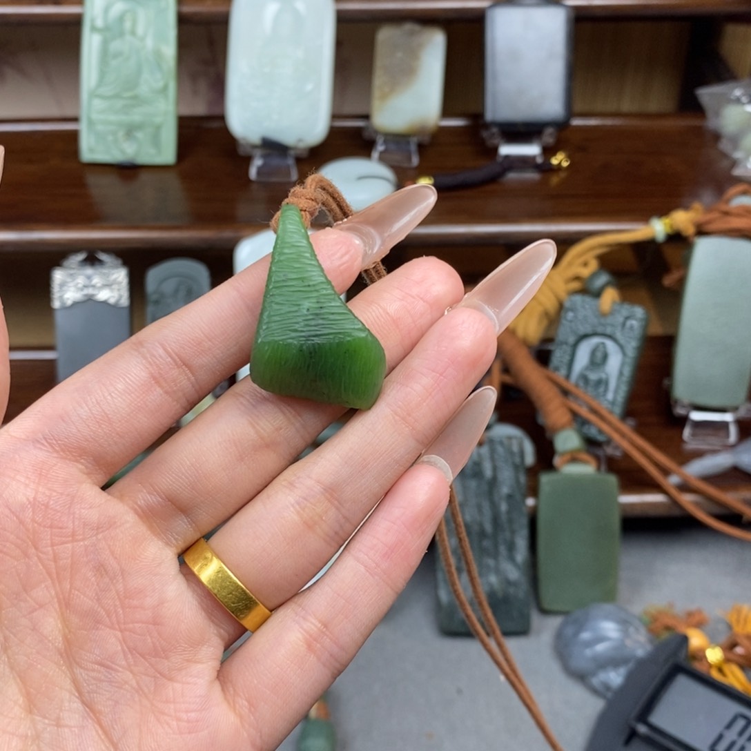 和田玉颈饰未镶嵌鸭***瑞