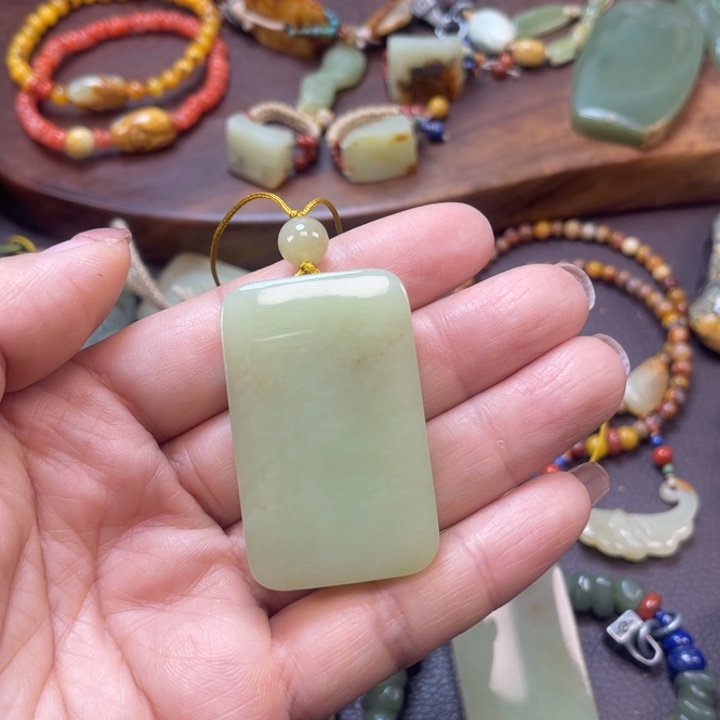 春****岫岩老玉（透闪石质玉）未镶嵌珠宝半成品