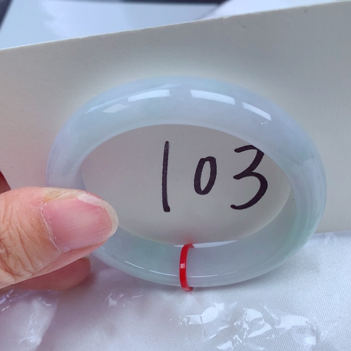 翡翠手镯未镶嵌翡翠