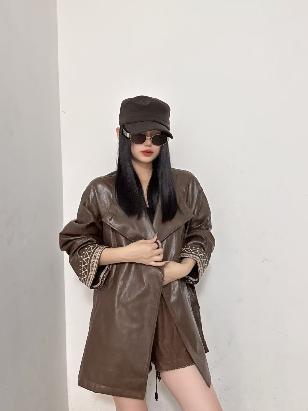 皮衣女2025秋季新款欧洲站设计感中长款纯色蛋白皮外套长袖上衣