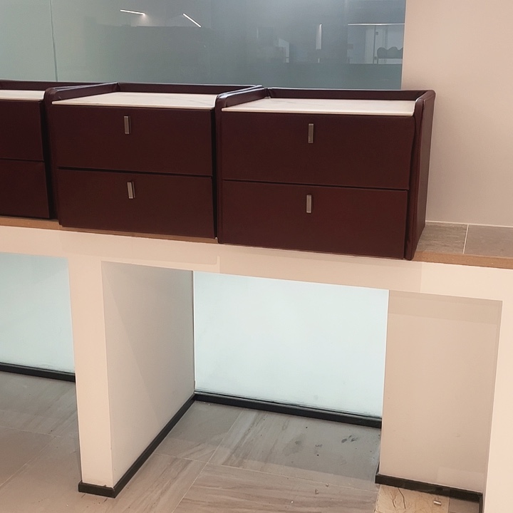 皮革床头柜酒红色两个不包邮！！！