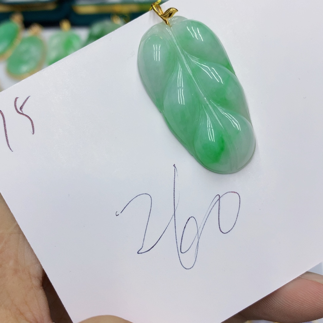 翡翠颈饰18K金镶嵌翡翠