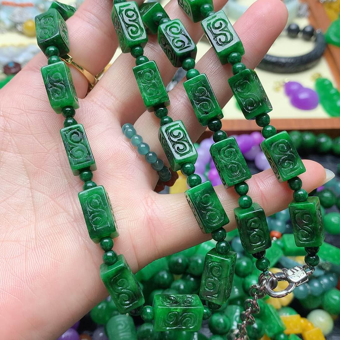 吊坠(赠链)未镶嵌翡翠镌*