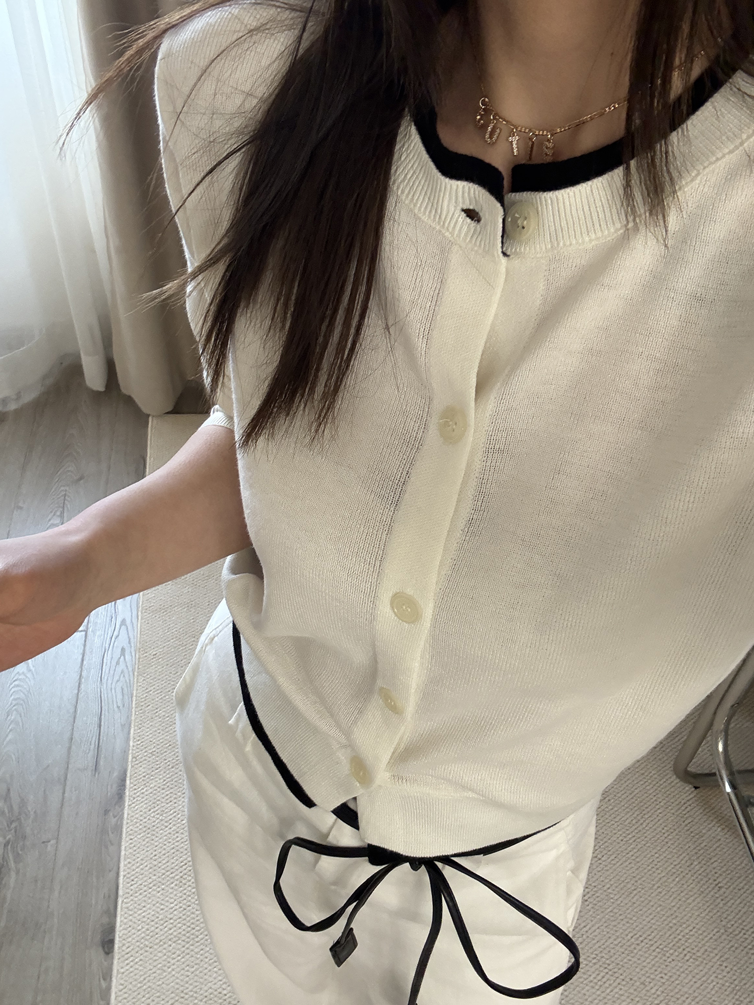 春季纽扣拼接针织衫