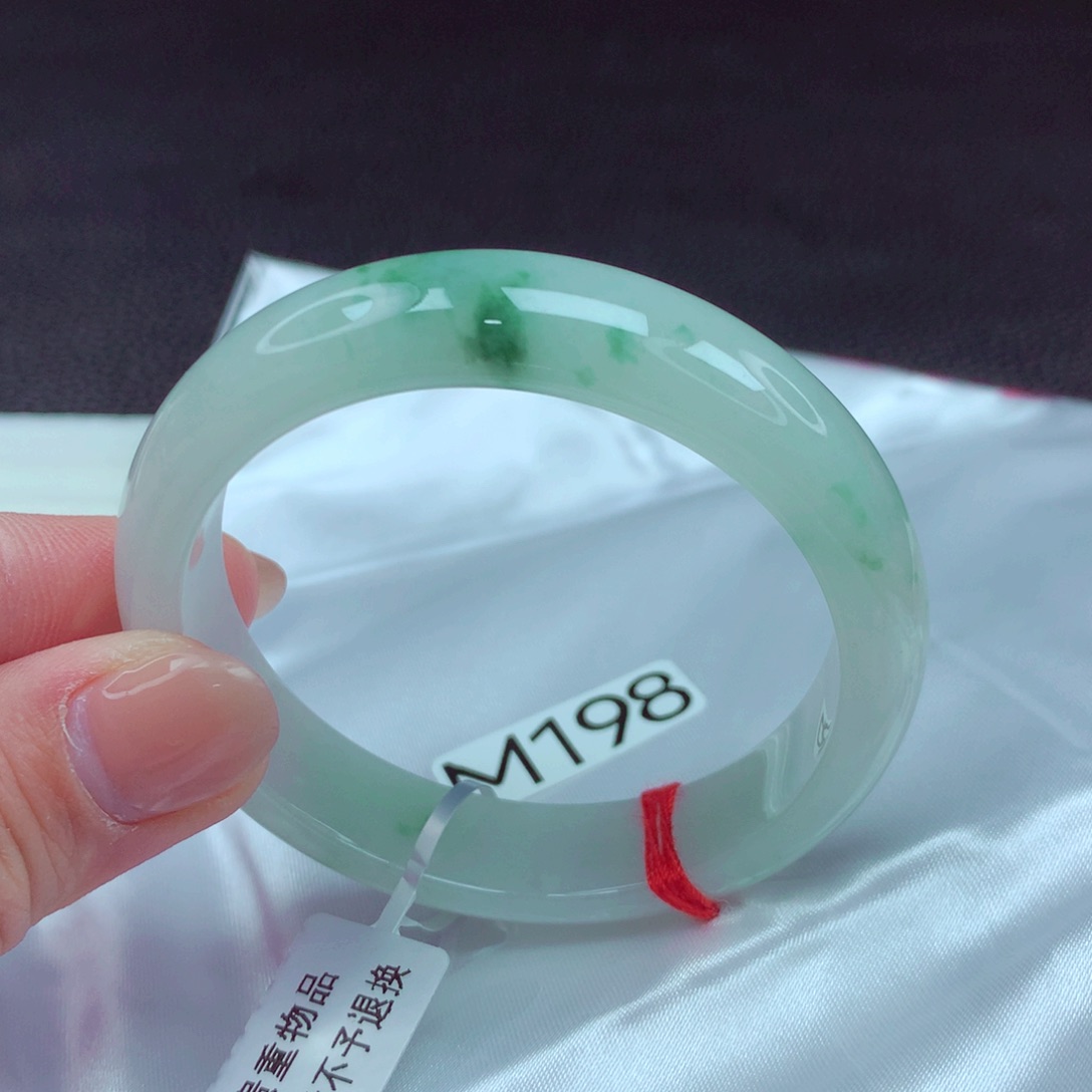 翡翠手镯未镶嵌手镯88