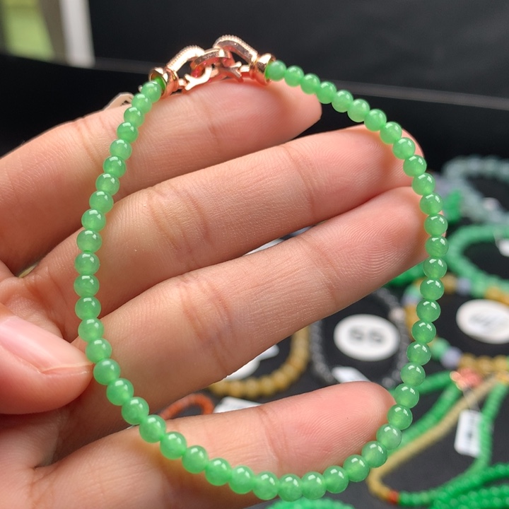 翡翠手镯未镶嵌卡