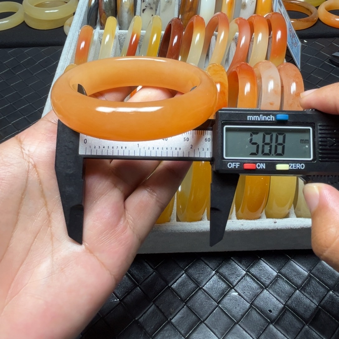 石英质玉（黄龙玉）未镶嵌手镯