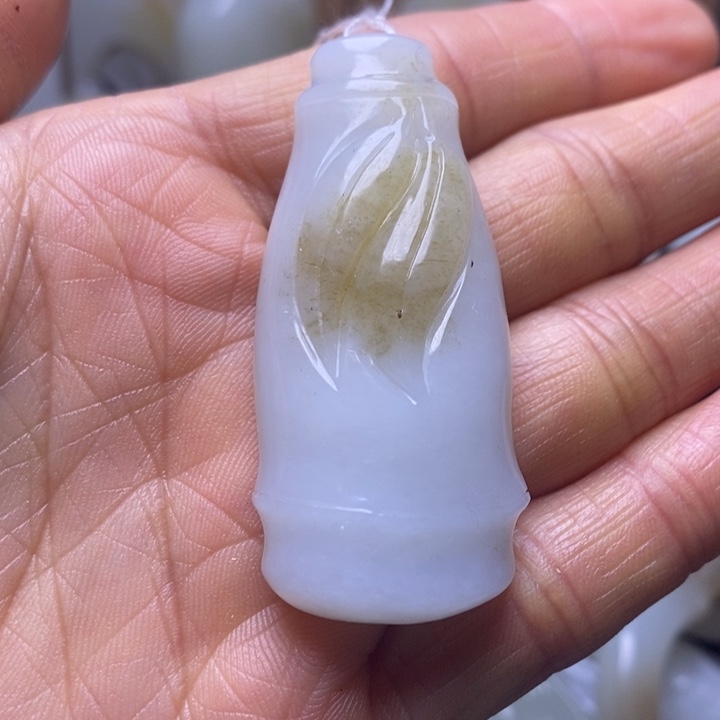 和田玉未镶嵌把件