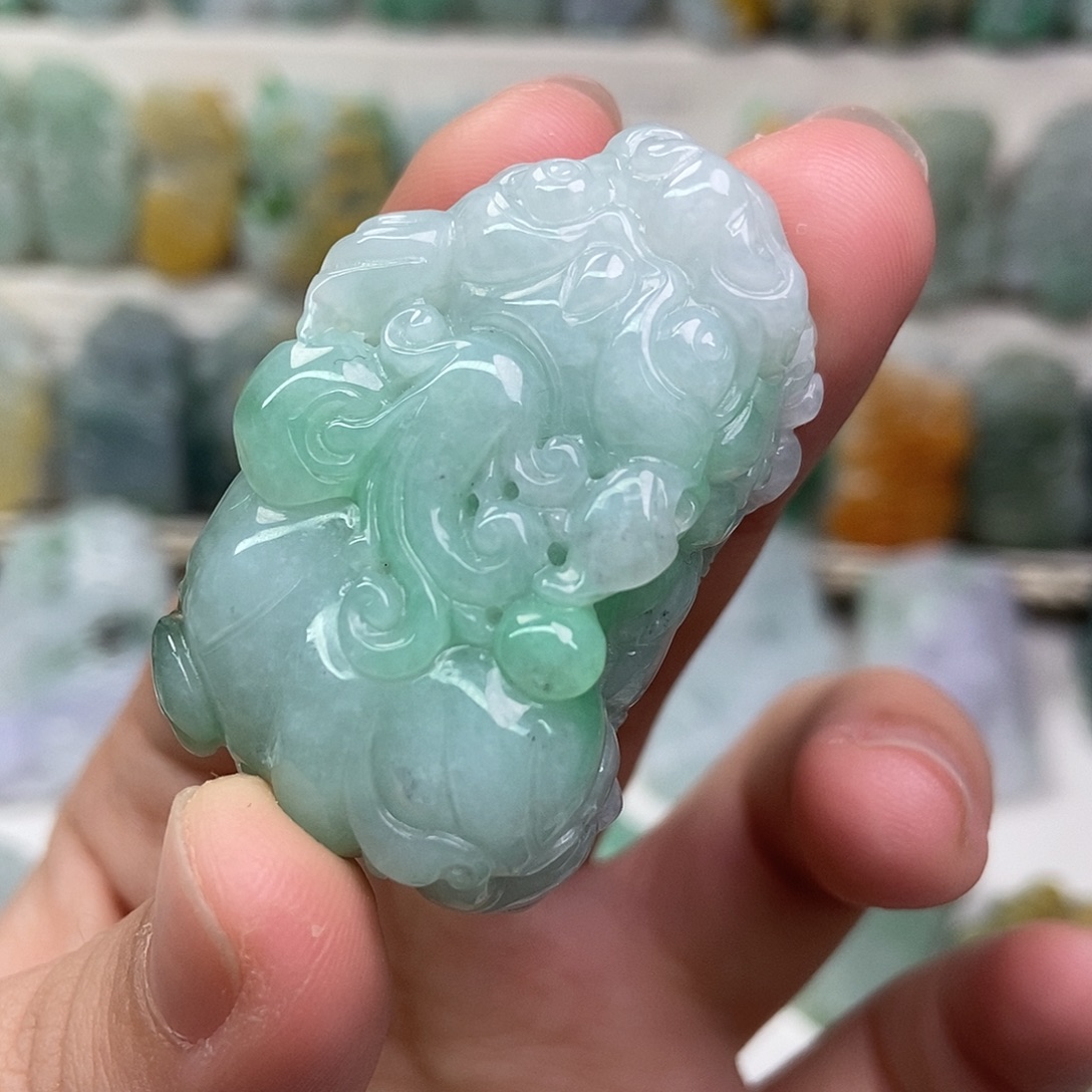 翡翠未镶嵌吊坠(赠链)口含珠