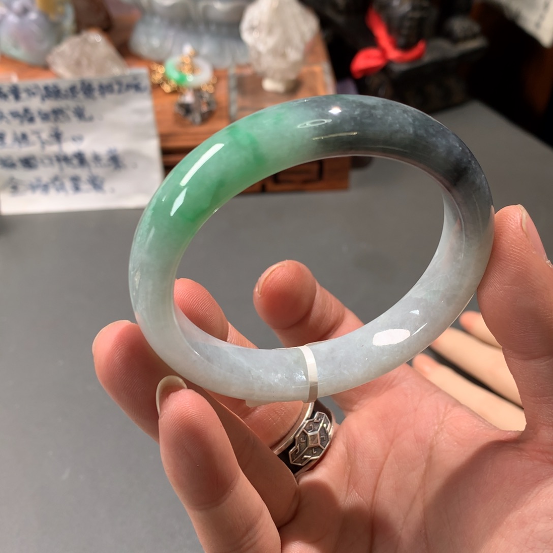 翡翠手镯未镶嵌57圈口