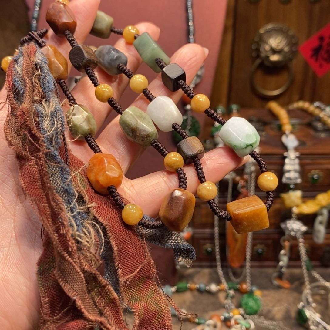 翡翠吊坠(赠链)未镶嵌