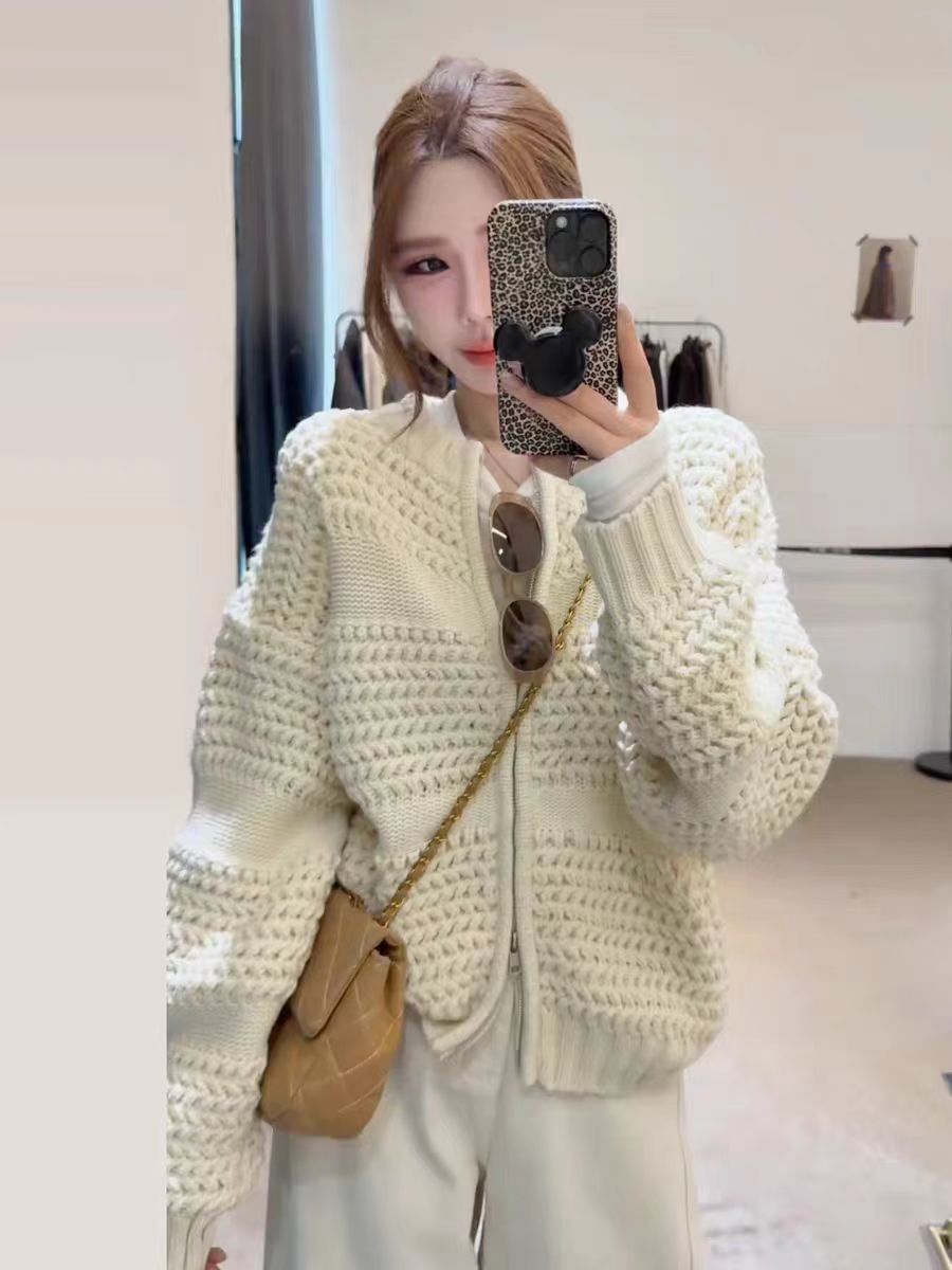 高级感厚实圆领拉链针织开衫女秋冬新款韩系别致时尚毛衣外套Q