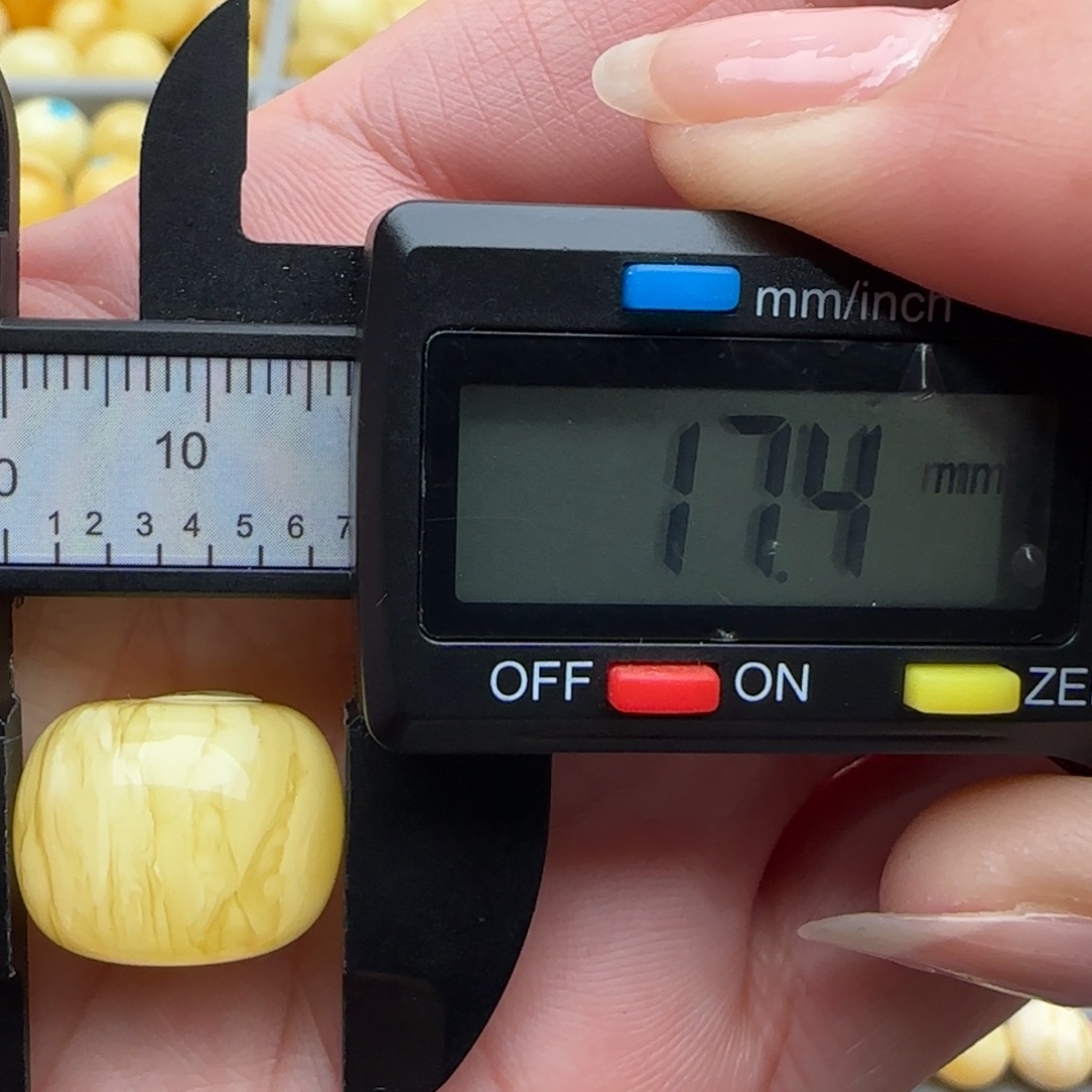 蜜蜡未镶嵌裸石微瑕妖花墩子