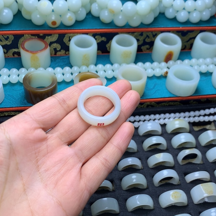 三***爷和田玉未镶嵌戒指