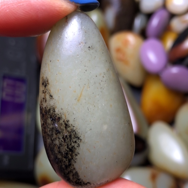 和田玉（翠青玉）未镶嵌珠宝奇石