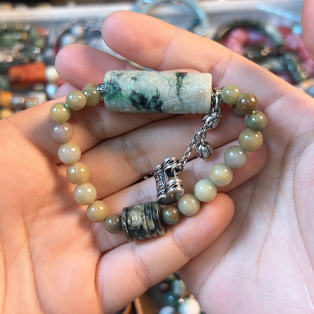 翡翠颈饰未镶嵌手串