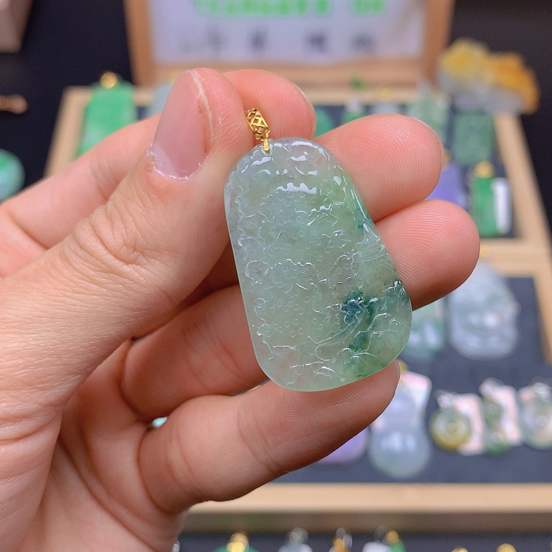 翡翠颈饰18K金镶嵌翡翠