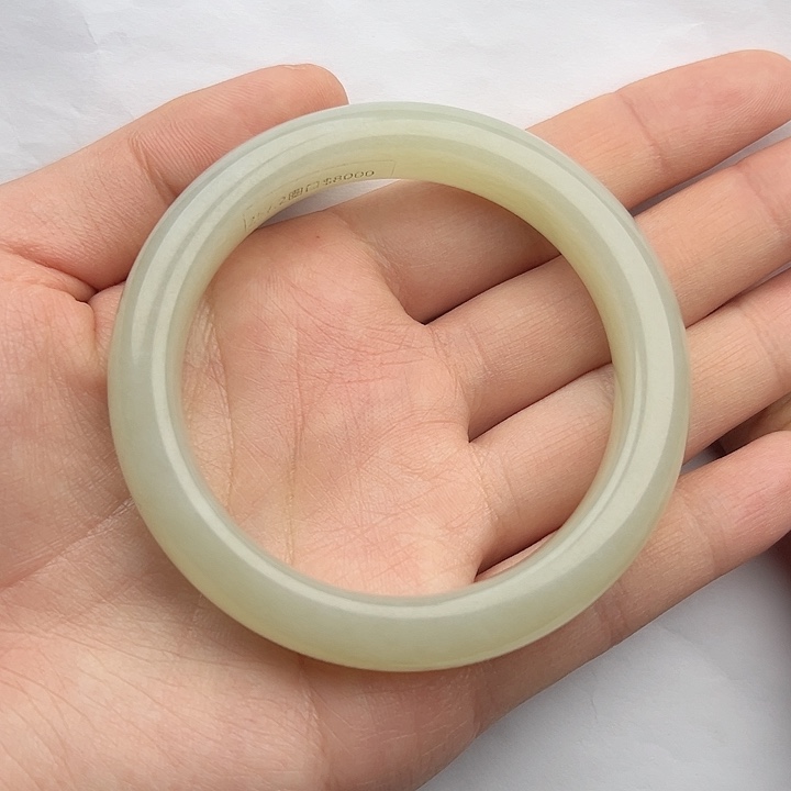 和田玉手镯57加圈口。k k未镶嵌