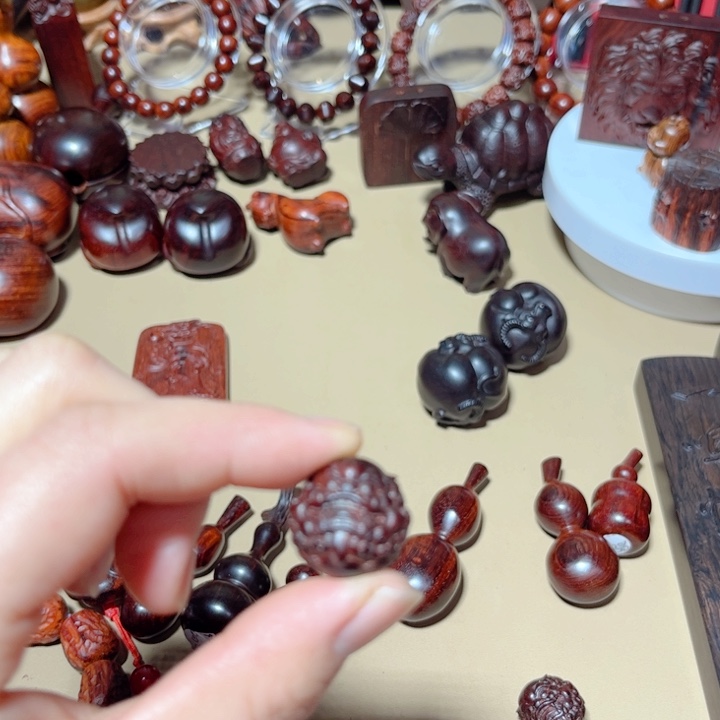 木飘**湖檀香紫檀貔貅吊坠