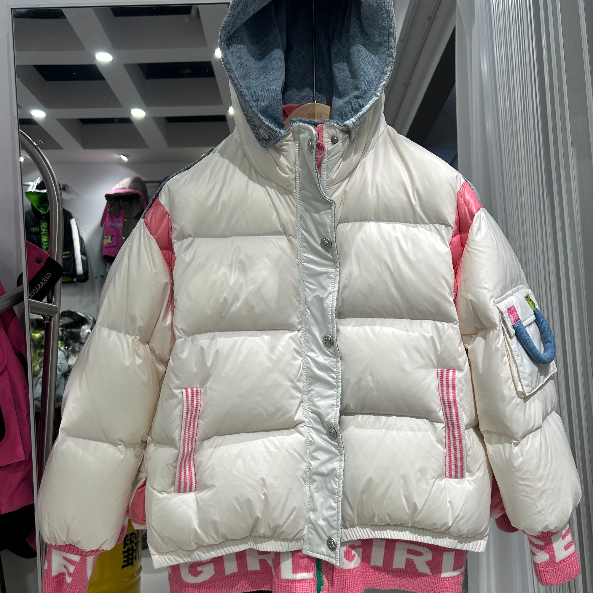 2025冬季新款羽绒服女潮牌撞色拼接短款加厚保暖白鸭绒面包服外套