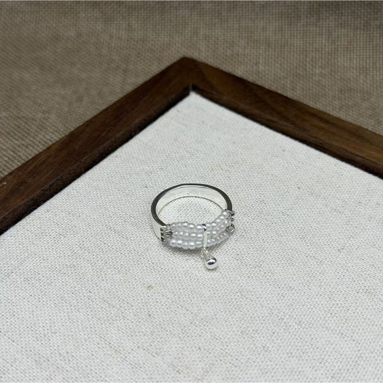 E279白色三层串珠设计款戒指发夹