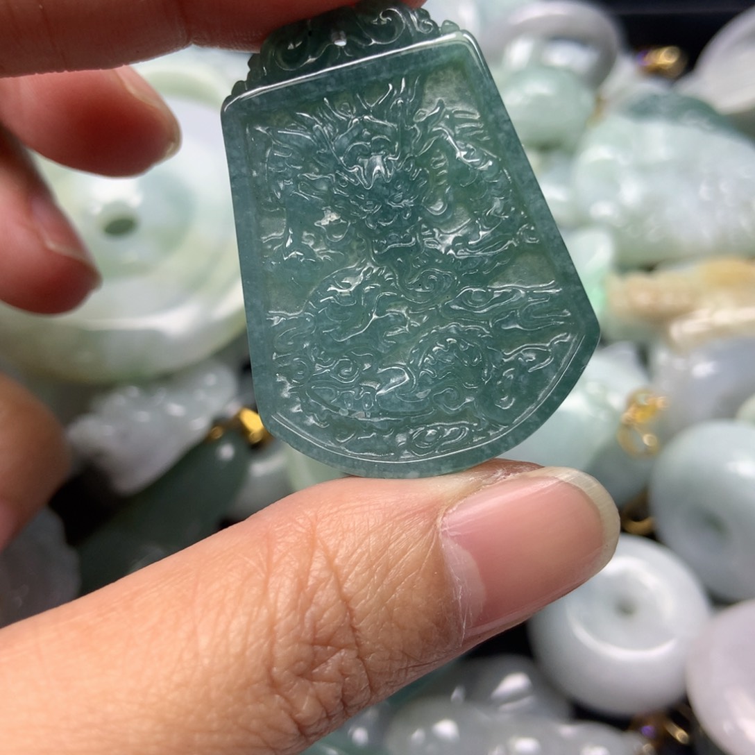 翡翠颈饰未镶嵌天然翡翠