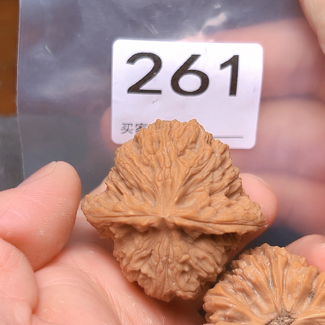 文玩核桃吊坠42丑疆 有瑕疵