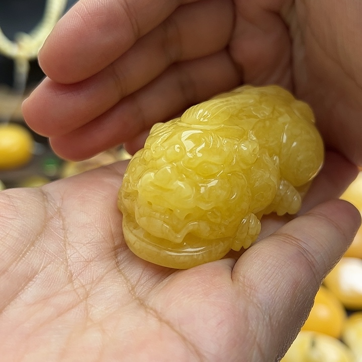 琥珀裸石未镶嵌貔貅吊坠49.7