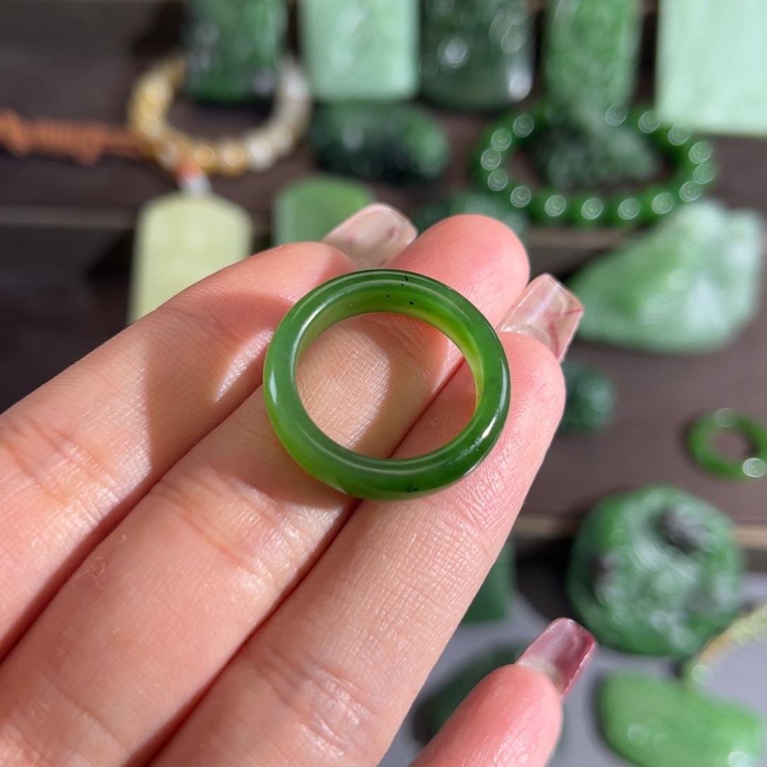 和田玉戒圈未镶嵌冰底辣绿18.5