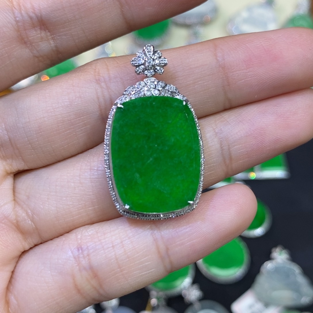 翡翠吊坠(不含链)18K金镶嵌