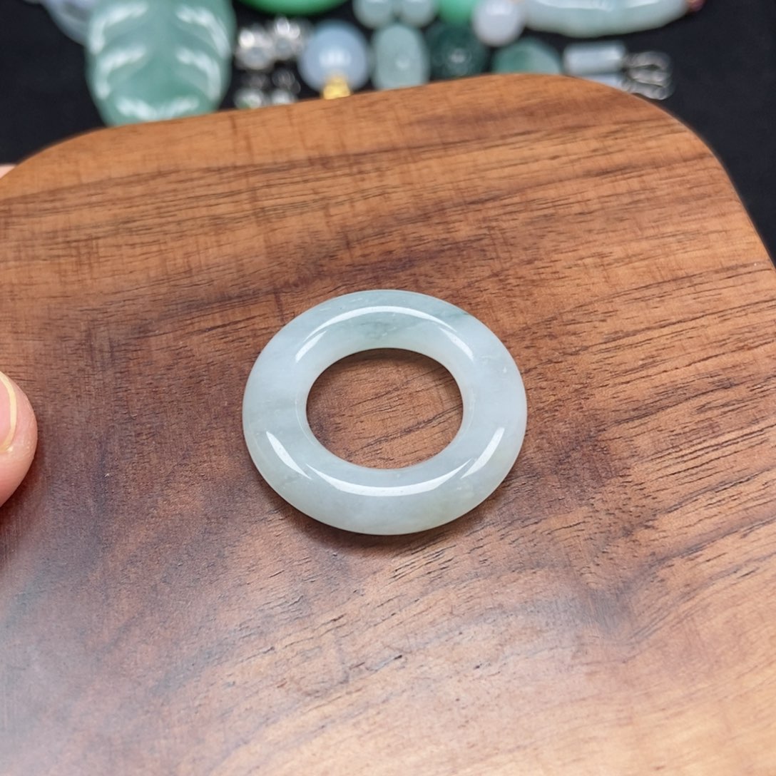 翡翠未镶嵌颈饰甜甜圈