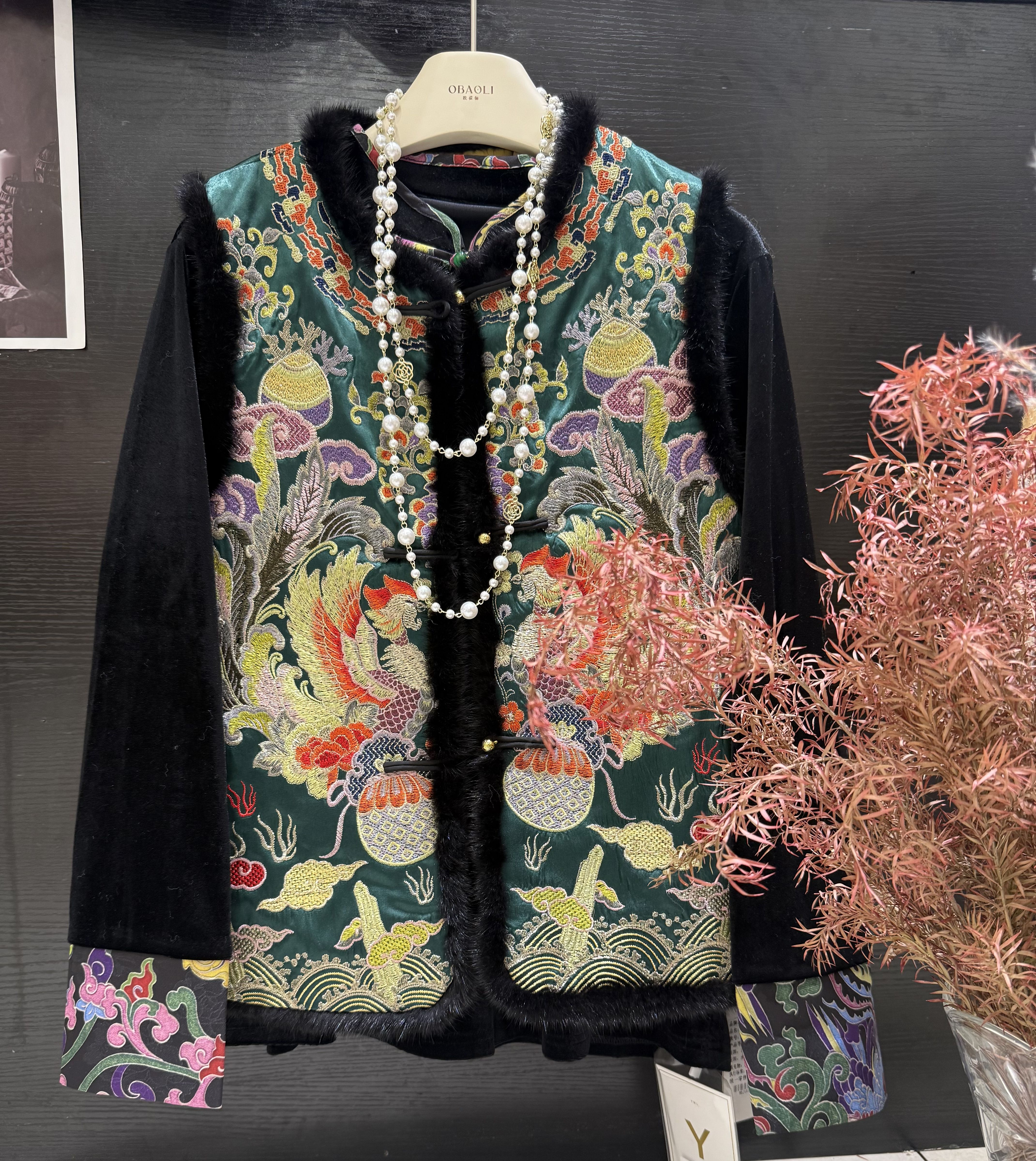 新中式龟裂纹醋酸夹棉加厚重工刺绣马甲