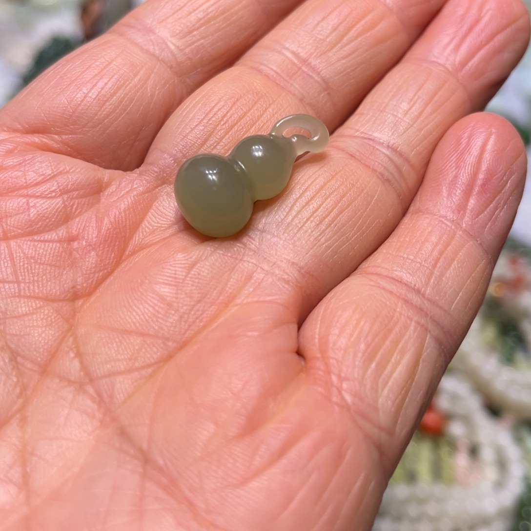 和田玉未镶嵌颈饰小葫芦